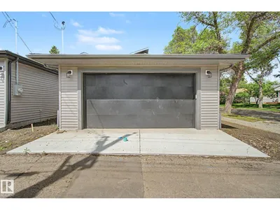 7603 92 AV NW photo 7