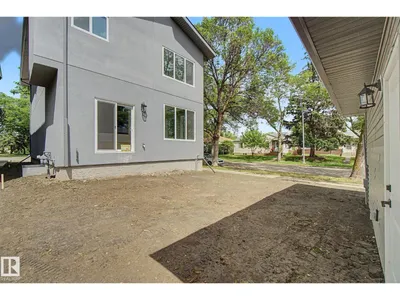 7603 92 AV NW photo 8