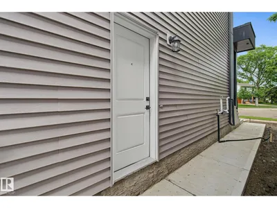 7603 92 AV NW photo 9