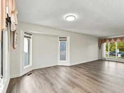 3807 36 AV NW photo 10