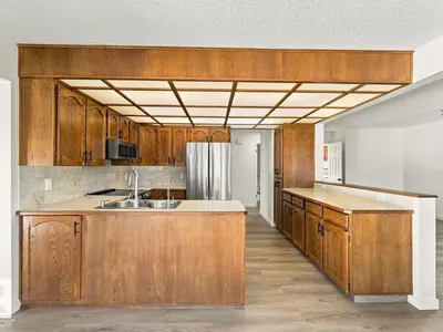 3807 36 AV NW photo 12