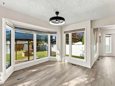 3807 36 AV NW photo 16
