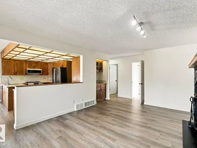 3807 36 AV NW photo 19