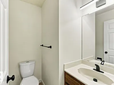 3807 36 AV NW photo 22