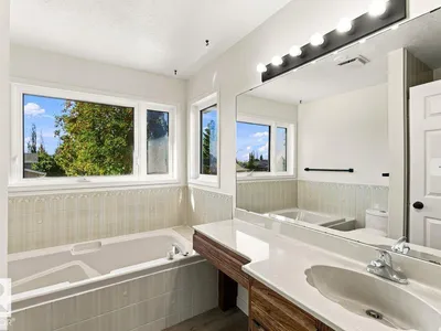 3807 36 AV NW photo 25