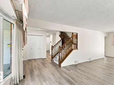 3807 36 AV NW photo 8
