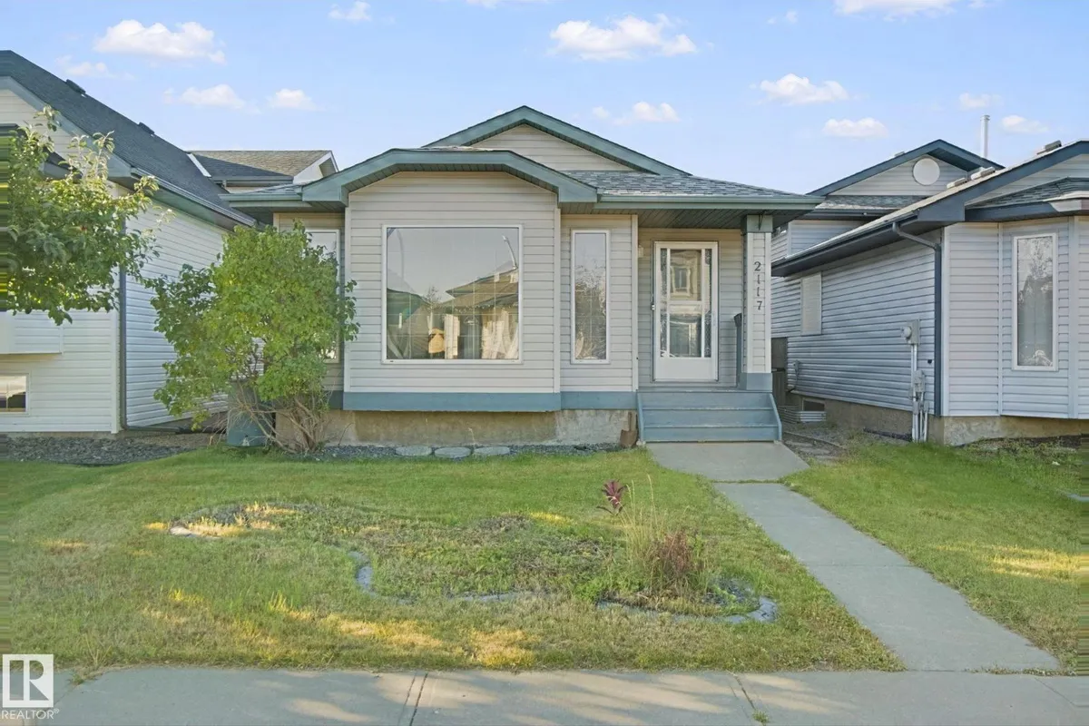 2117 36 AV NW exterior