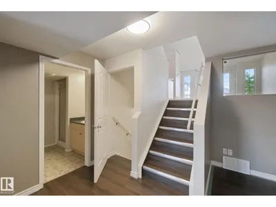 2117 36 AV NW photo 14