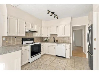 11718 129 ST NW photo 13