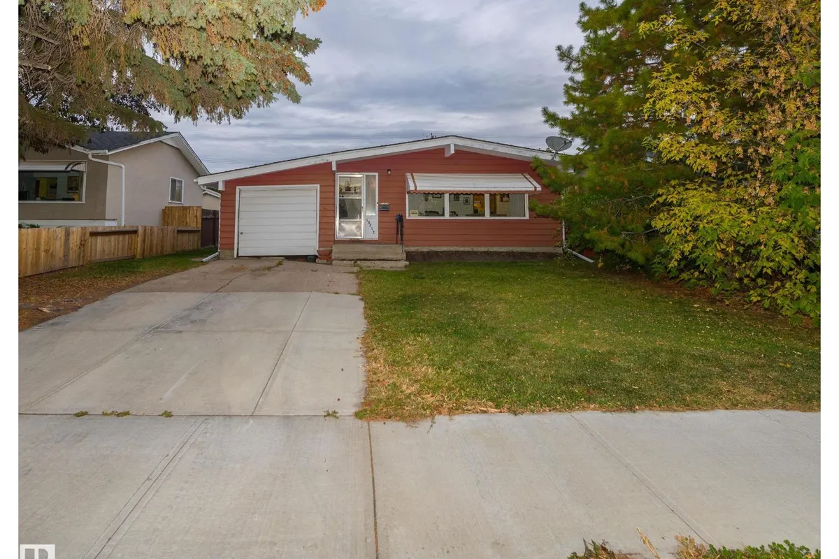 10512 55 AV NW exterior