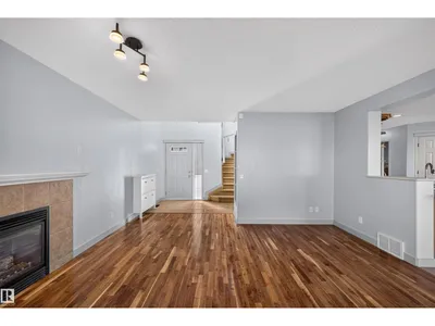 6116 8 AV SW photo 27