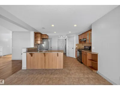 6116 8 AV SW photo 32