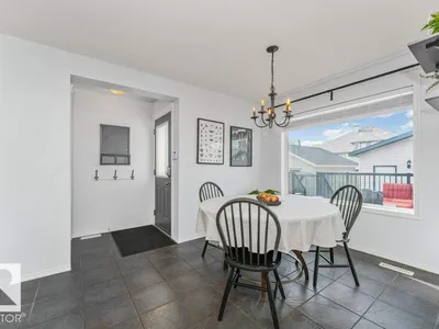 12059 19 AV SW photo 15