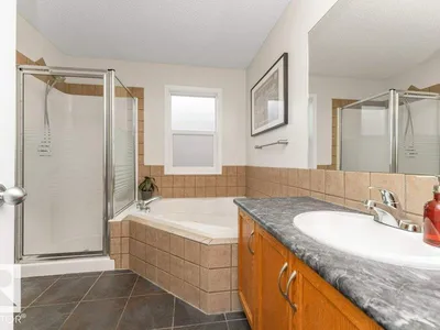 12059 19 AV SW photo 20