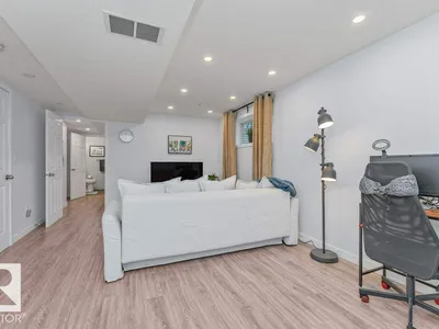 12059 19 AV SW photo 34