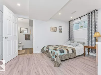12059 19 AV SW photo 36