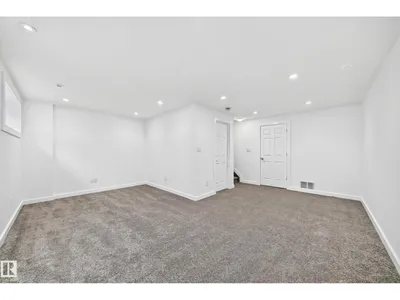 16524 135 ST NW photo 37