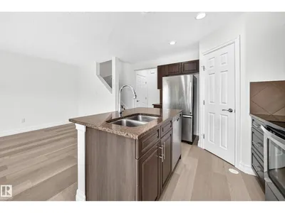 16524 135 ST NW photo 8