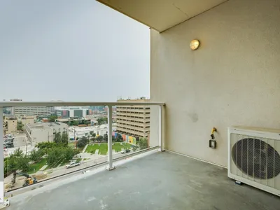 #904 10410 102 AV NW photo 26