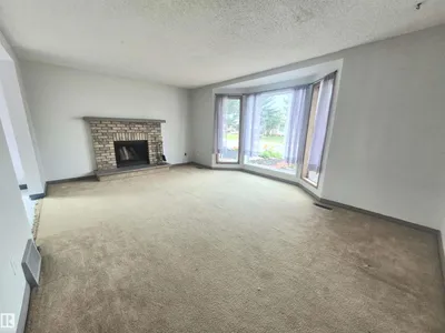 3801 33 AV photo 23