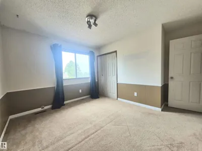 3801 33 AV photo 18