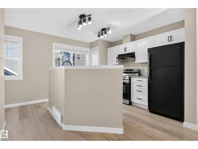#22 8304 11 AV SW photo 9