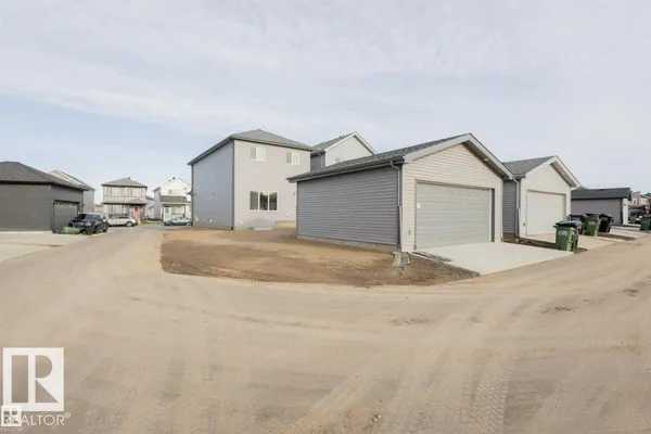 22519 88 AV NW photo 3