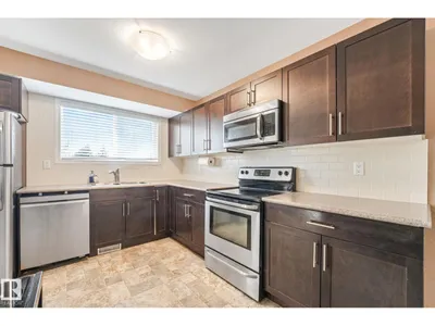 3963 57 ST NW photo 17