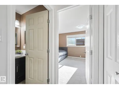 3963 57 ST NW photo 22