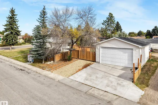 3963 57 ST NW photo 3