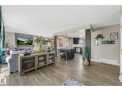 14115 70 ST NW photo 4