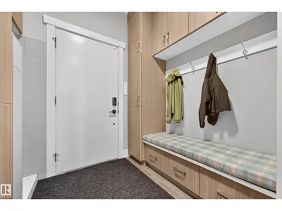 8922 77 AV NW photo 19