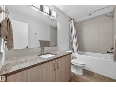 8922 77 AV NW photo 38