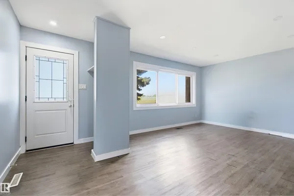 13223 85 ST NW photo 3