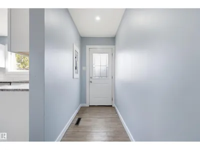 13223 85 ST NW photo 8