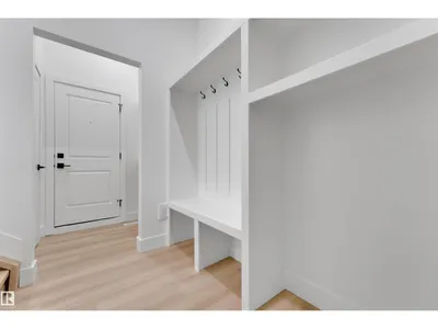 261 Linden LO photo 18