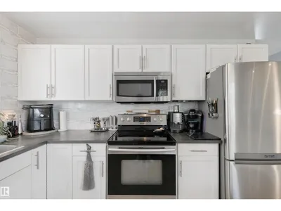 4528 35 AV NW photo 13