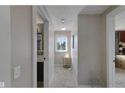 4528 35 AV NW photo 17