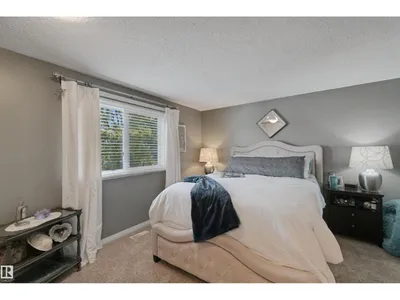4528 35 AV NW photo 18