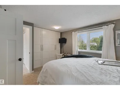 4528 35 AV NW photo 21