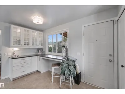 4528 35 AV NW photo 15