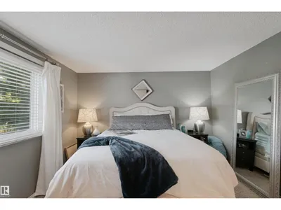 4528 35 AV NW photo 19
