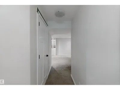 4528 35 AV NW photo 30
