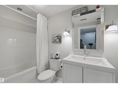 4528 35 AV NW photo 31