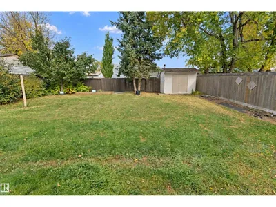 4528 35 AV NW photo 38