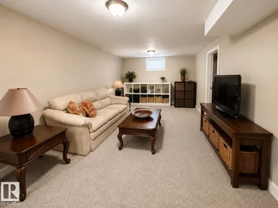 10315 44 ST NW photo 10