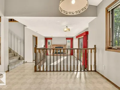3740 60 ST NW photo 16
