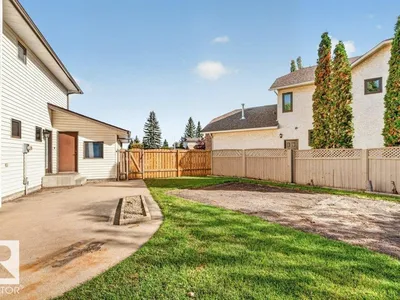 3740 60 ST NW photo 42