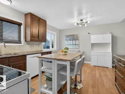 5412 90A AV NW photo 12