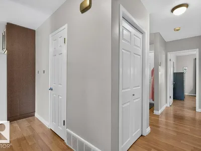 5412 90A AV NW photo 17